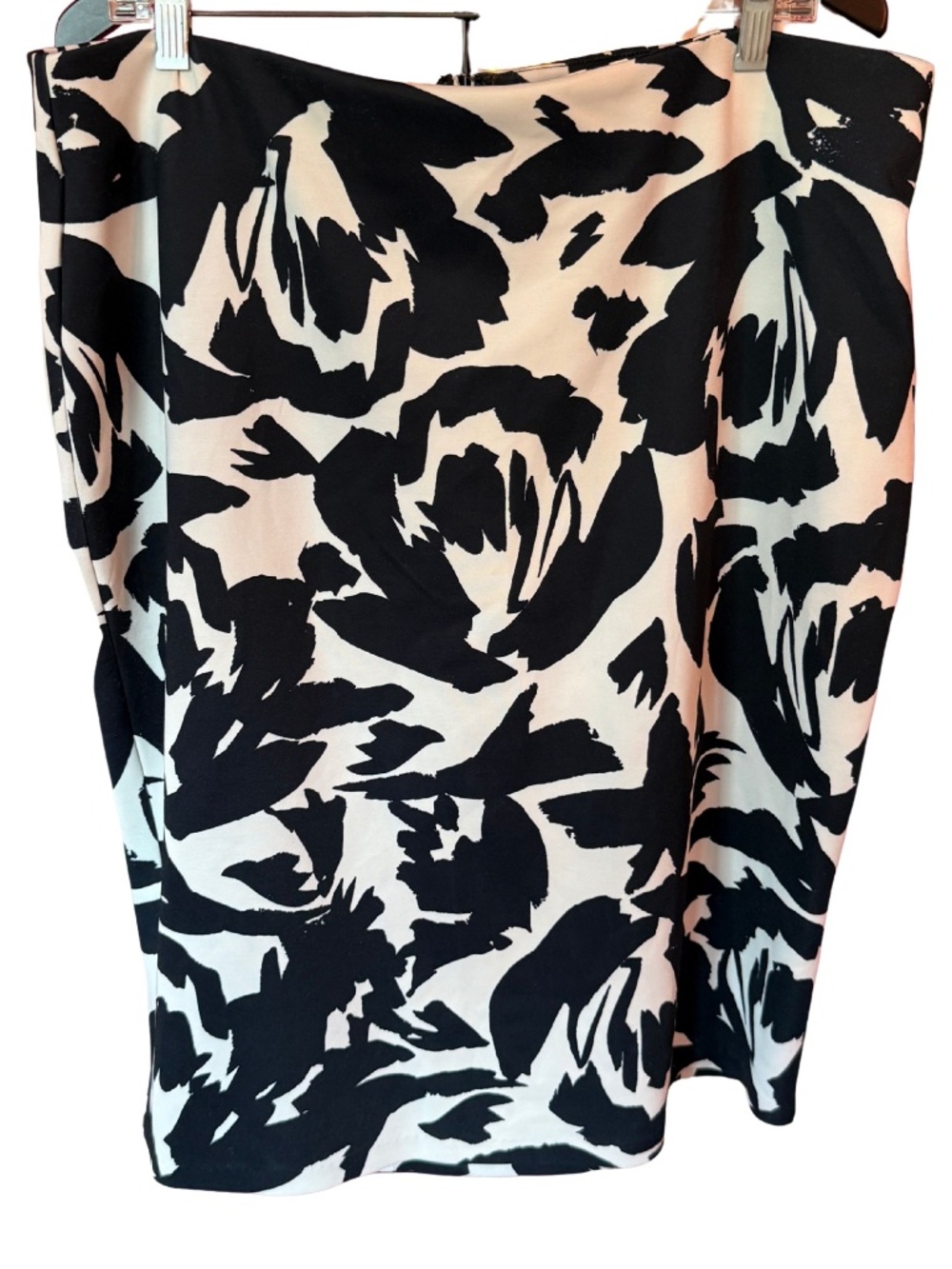 Eloquii Black and White Graphic Floral Pencil Skirt - Sz 18